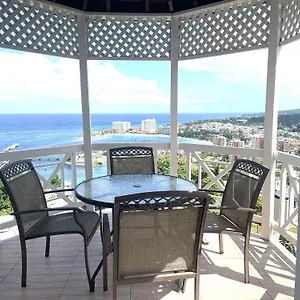 Oceanbreeze Jamaica Penthouse, 7-minute Walk To Apartment Ocho Rios
